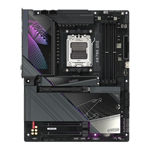 لوحة أم Gigabyte X870E AORUS MASTER، تدعم معالجات AMD AM5، ذاكرة DDR5، مزودة بـ WiFi 7 وإضاءة RGB.
